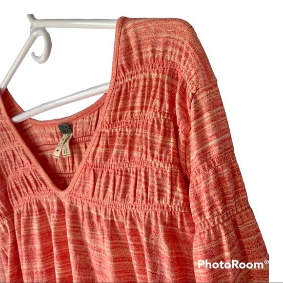 Free People We The Free Coral Long Sleeve V Neck Blouse with Small Scallop Edges - Picture 3 of 6